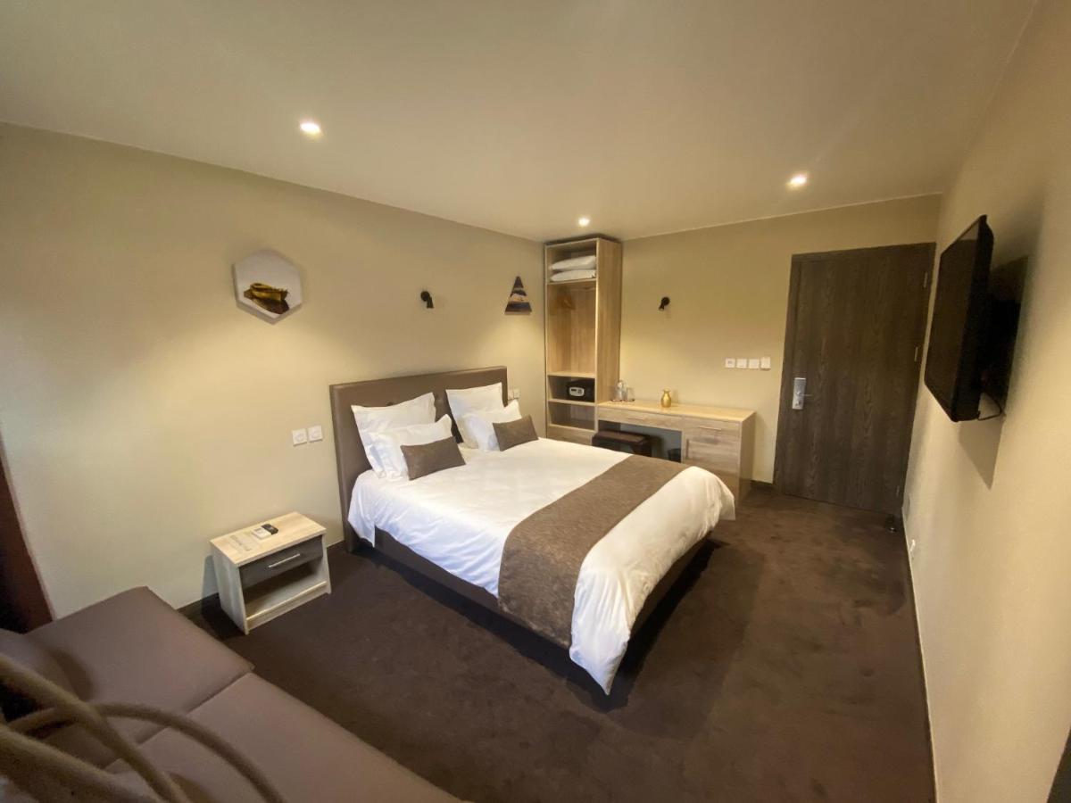 Fly Inn Madagascar Hotel - Navette Gratuite H24 - A 300M De L'Aeroport International Ivato-Antananarivo Ivato  외부 사진