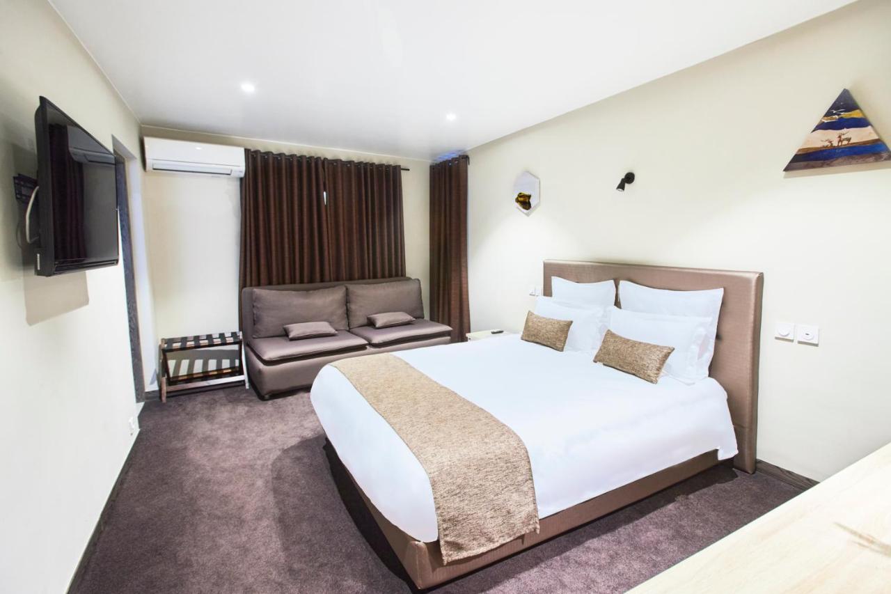Fly Inn Madagascar Hotel - Navette Gratuite H24 - A 300M De L'Aeroport International Ivato-Antananarivo Ivato  외부 사진