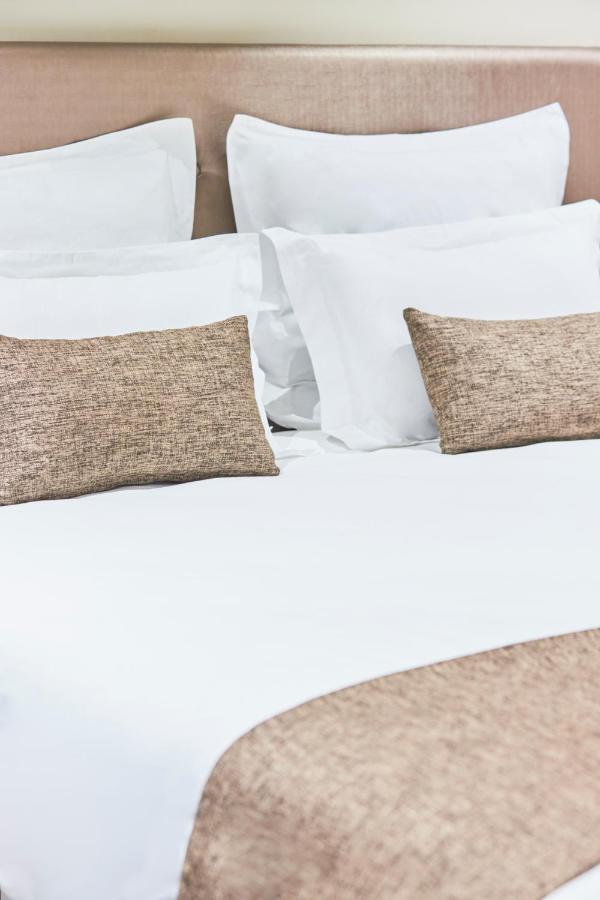 Fly Inn Madagascar Hotel - Navette Gratuite H24 - A 300M De L'Aeroport International Ivato-Antananarivo Ivato  외부 사진