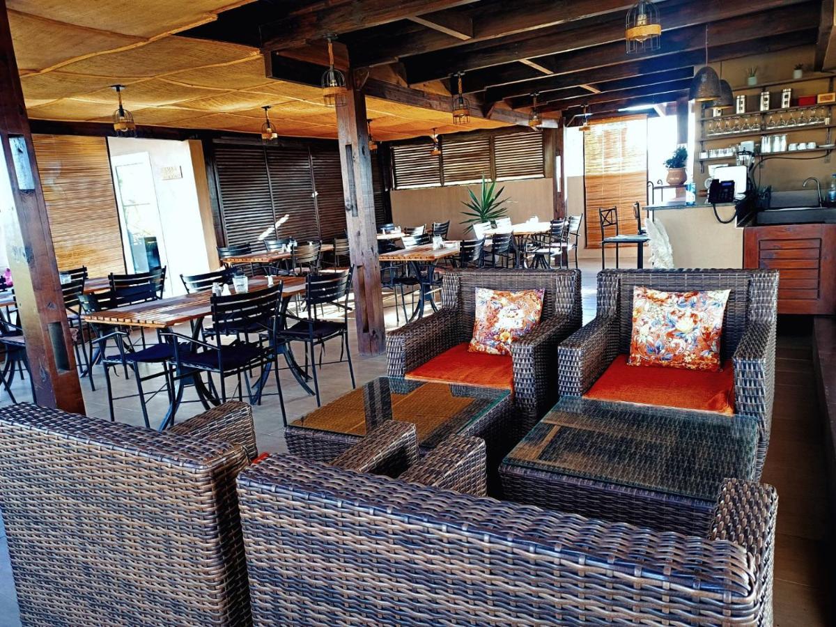 Fly Inn Madagascar Hotel - Navette Gratuite H24 - A 300M De L'Aeroport International Ivato-Antananarivo Ivato  외부 사진
